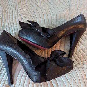 Paris Hilton Elegant Black Heels with Bow Accent